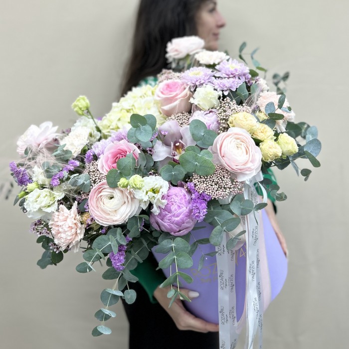 Букет дня в коробке Стильный Сюрприз